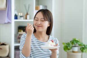 目黒区目黒本町の歯科医院【碑文谷コート歯科】では、冷たいものがしみる知覚過敏の診断と適切な治療を行っています。しみる症状にお悩みの方は、ぜひ一度ご相談ください。